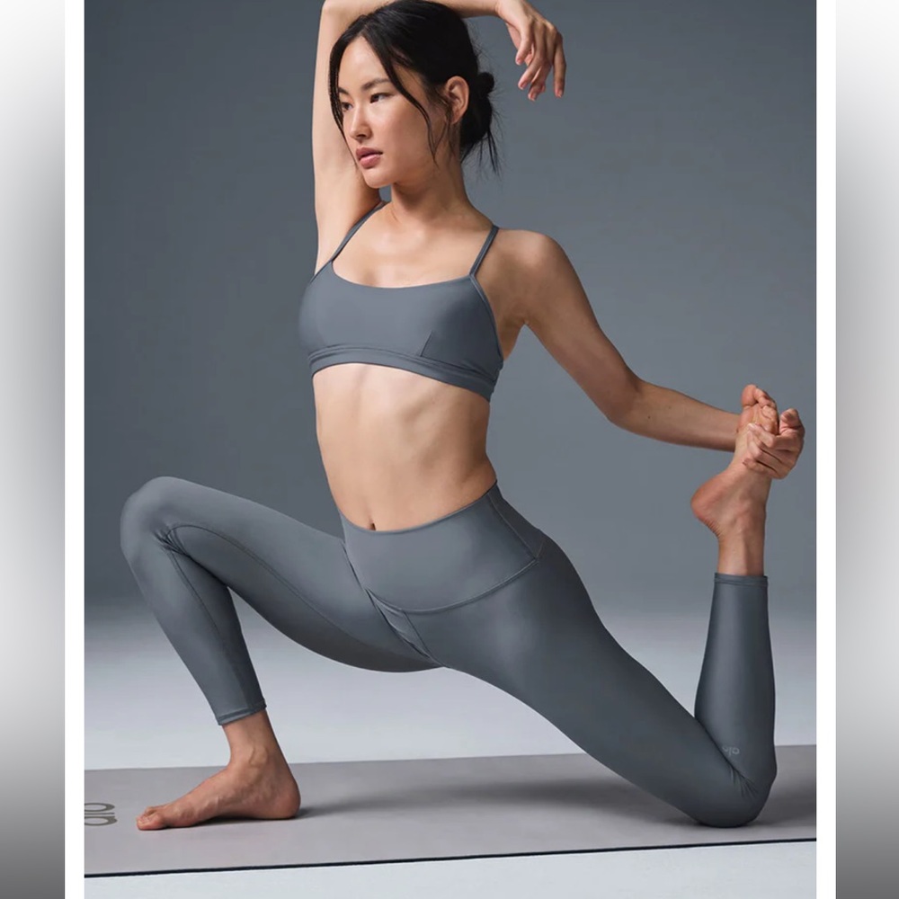 ALO Yoga Women's Gray Leggings and Sports Bra Set - Slate Gray